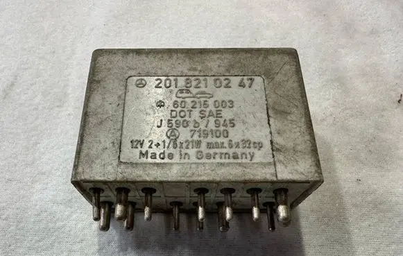 Mercedes-Benz E W124 Other relay 2018210247