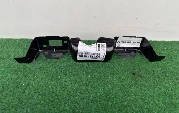 Opel Zafira C Fender mounting bracket 9808361980