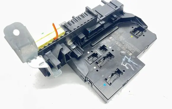 Mercedes-Benz C W204 Fuse module 2049001202 2129022702 2045459032