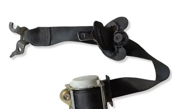 BMW 3 E90 E91 Front seatbelt 33035173