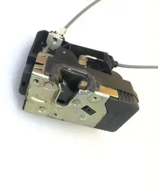 Opel Zafira A Front door lock 90561154