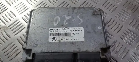 Skoda Favorit (781) Engine control unit/module 047906030c 5wp4208