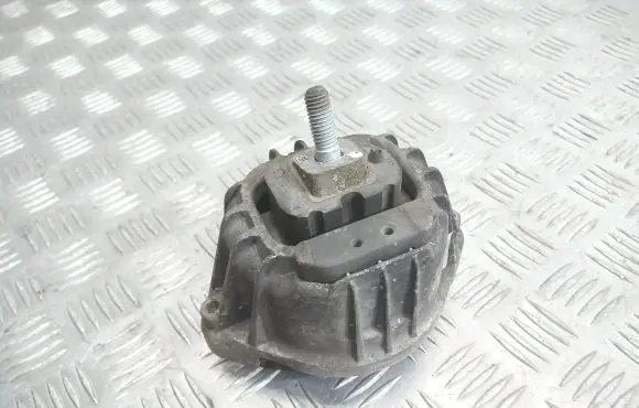BMW 1 E82 E88 Engine mount bracket