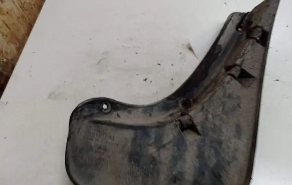 Volkswagen Golf V Rear mudguard 1K0075101