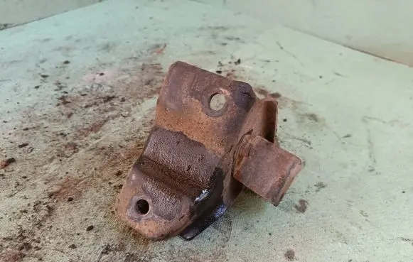 Hyundai Santa Fe Gearbox mounting bracket