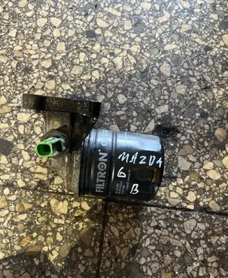 Mazda 6 Oil filter mounting bracket
