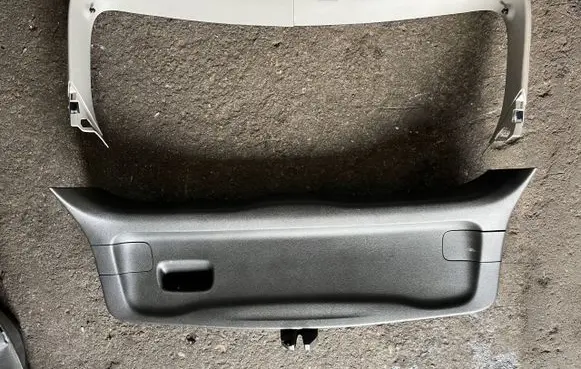 Opel Astra K Tailgate/boot lid cover trim 