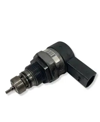 Volkswagen PASSAT B7 Fuel pressure regulator 057130764AB 0281006075 3086797