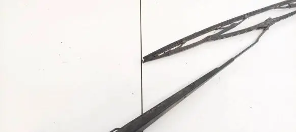 Suzuki SX4 Front wiper blade arm