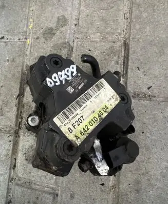 Mercedes-Benz 207 310 Fuel injection high pressure pump A6420104604 D9799