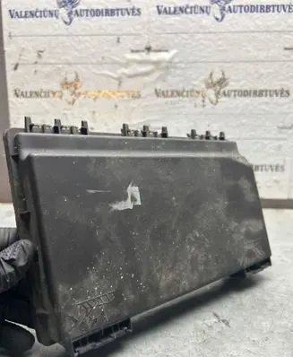 Opel Zafira B Fuse box cover 13125865