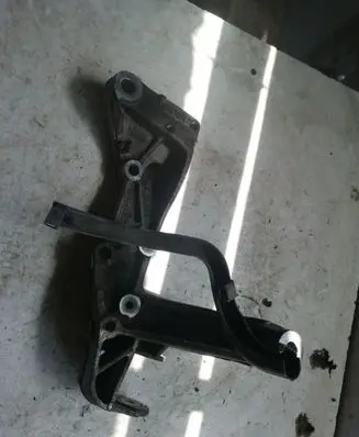 Volkswagen Golf VI Engine mounting bracket 1K0199295