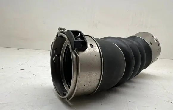 BMW 5 G30 G31 Intercooler hose/pipe 8571024