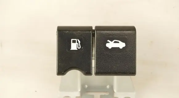 Engine bonnet (hood) release handle