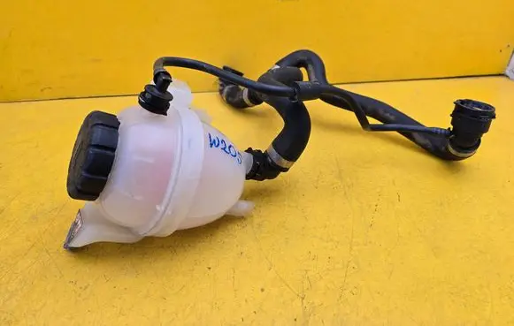 Mercedes-Benz C W205 Coolant expansion tank/reservoir A2225000549