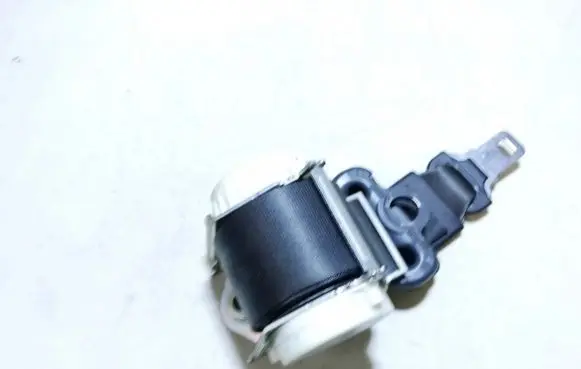 Renault Clio III Middle seatbelt (rear) 