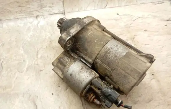 Volkswagen Golf V Starter motor 02M911023N