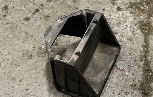 BMW X3 F25 Radiator mount bracket 7593779