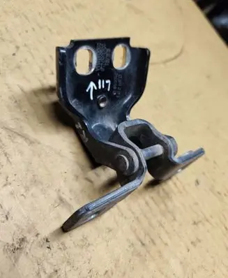 Jeep Grand Cherokee (WJ) Rear door lower hinge