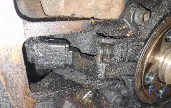 Volkswagen Touran I Crankshaft position sensor