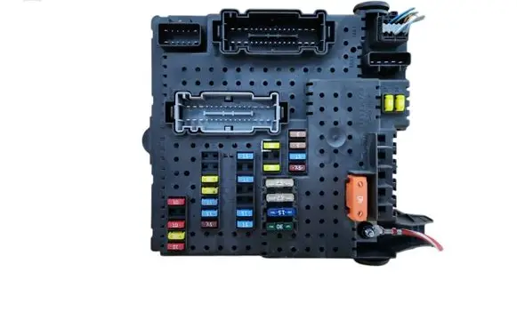 Volvo XC90 Fuse module 30728512 05W261 28017881