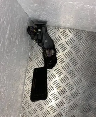 Toyota Avensis T250 Accelerator throttle pedal 8928152021 198300304
