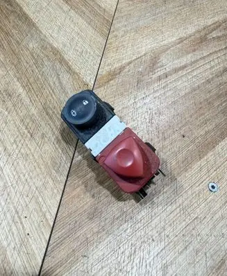 Renault Scenic II - Grand scenic II Hazard light switch 8200095493 8200109723 8200107808