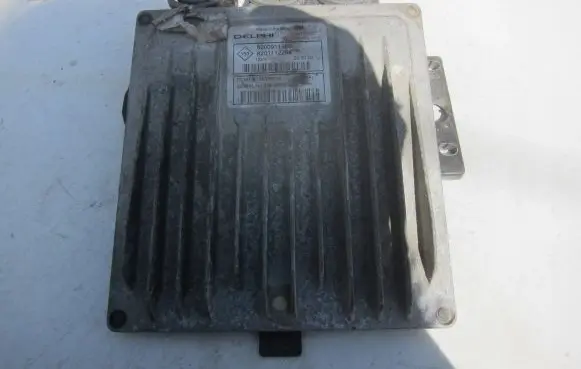Renault Kangoo II Engine control unit/module 8201112294