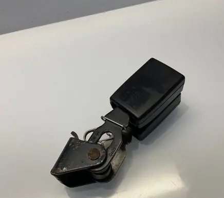 Mercedes-Benz E W211 Middle seatbelt buckle (rear) A2118600869 004577 6131001