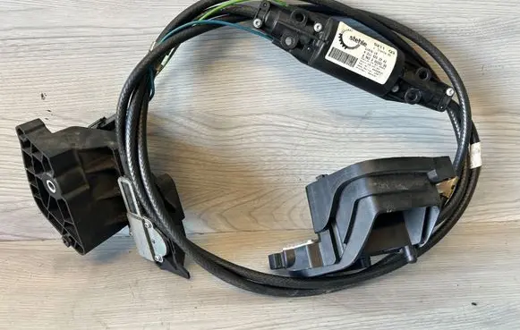 Mercedes-Benz E W211 Curtain motor A2118203942