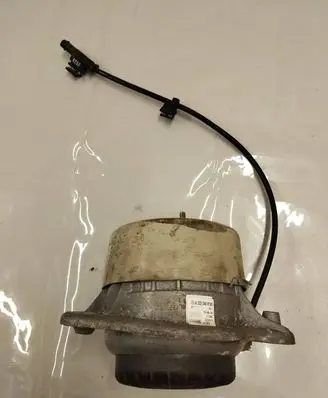 Mercedes-Benz S W222 Engine mount bracket A2222408100