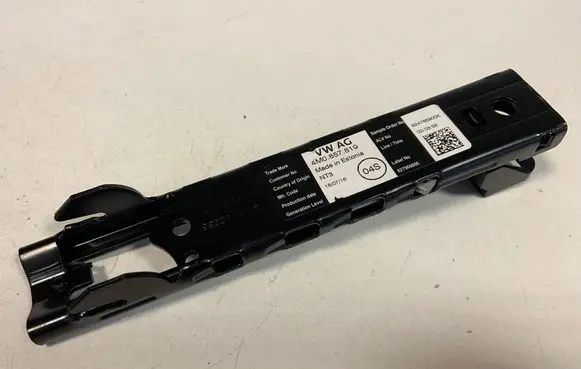 Audi Q7 4M Seat belt adjustment rail 4M0857819