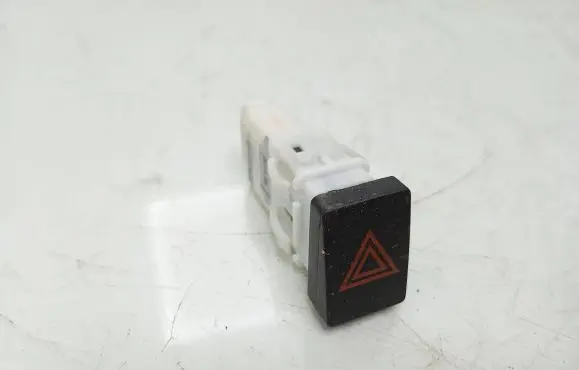 Nissan Qashqai Hazard light switch A9348 25790