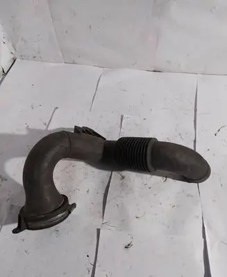 Audi A8 S8 D3 4E Air intake hose/pipe 057129609C