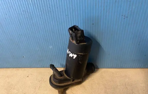 Land Rover Discovery 3 - LR3 Windscreen/windshield washer pump 217034H04
