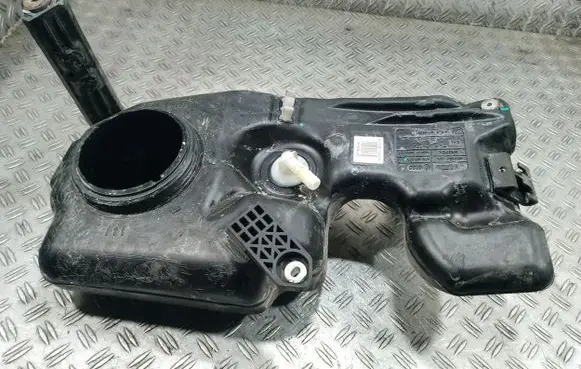 Audi Q7 4L AdBlue liquid reservoir 4L0131878