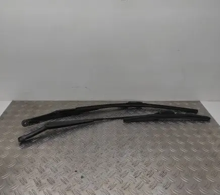Front wiper blade arm