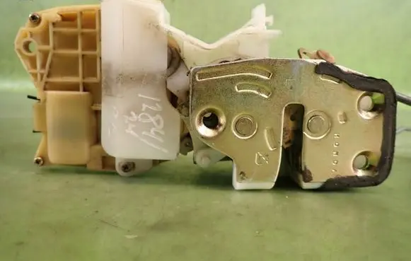 Honda Odyssey Front door lock