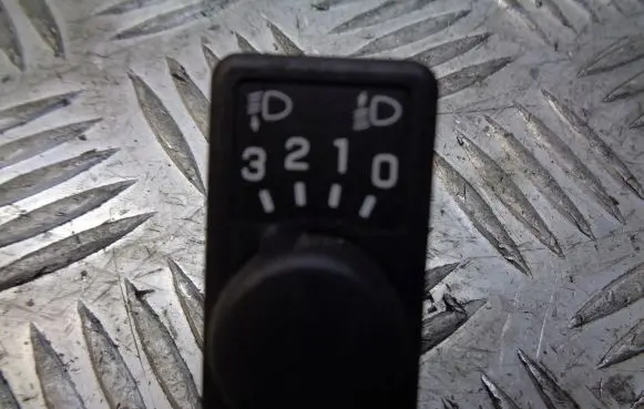 Nissan Primera Headlight level adjustment motor 