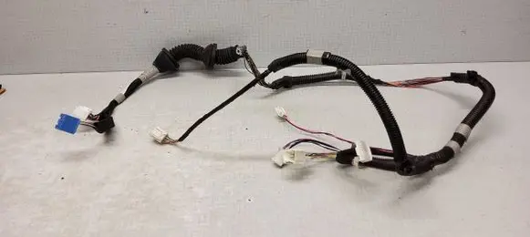 Toyota Verso Front door wiring loom 82152