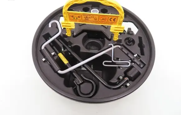 Renault Clio II Spare wheel section trim 