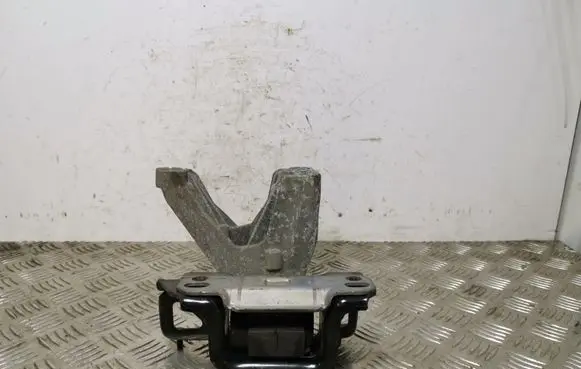 Engine mount bracket