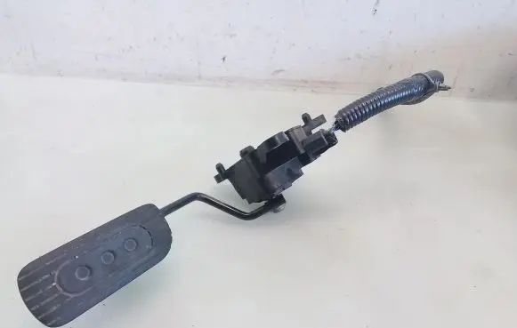 Nissan Note (E11) Accelerator throttle pedal 1546C