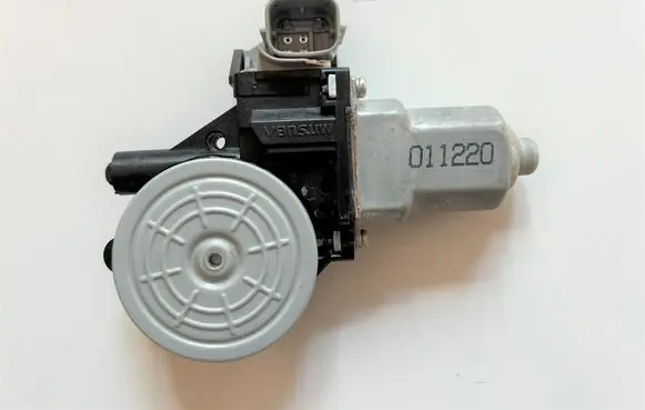Nissan Leaf I (ZE0) Rear door window regulator motor 82730CV01C 82730CV01B 827303NF0A