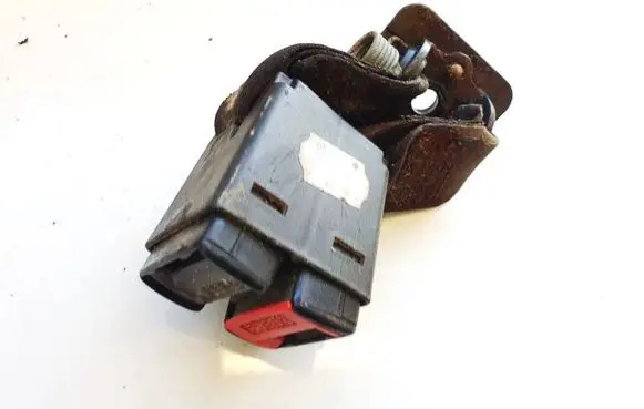 Middle seatbelt buckle (rear)