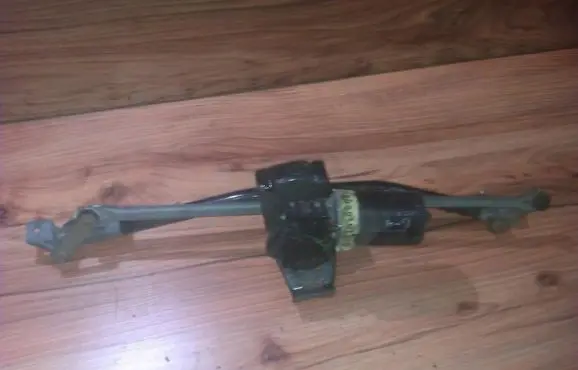 Audi 80 90 S2 B4 Front wiper linkage and motor 
