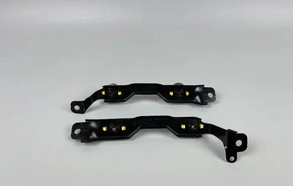 Headlight/headlamp mounting bracket