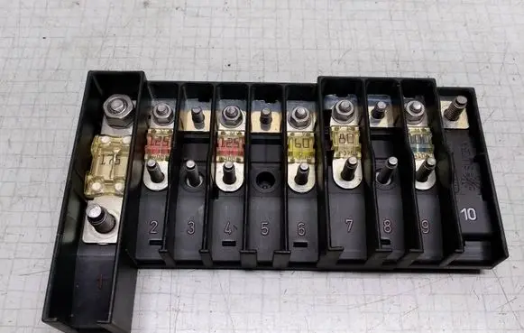 Volkswagen Transporter - Caravelle T5 Fuse module 7H0937550A