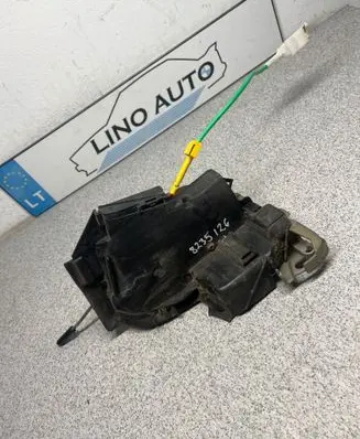 BMW 5 E39 Front door lock 8235126