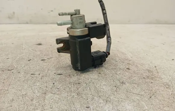 Audi A4 S4 B7 8E 8H Turbo solenoid valve 8E0906627C